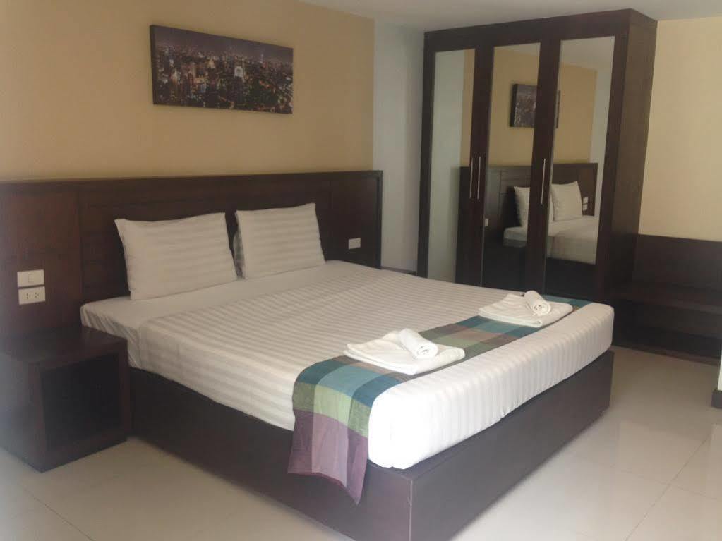 Oyo 373 Mc Ginger House Patong Exterior foto