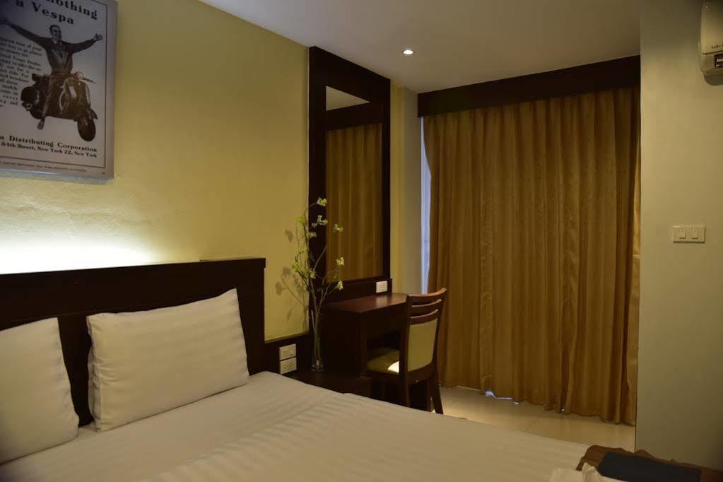 Oyo 373 Mc Ginger House Patong Exterior foto